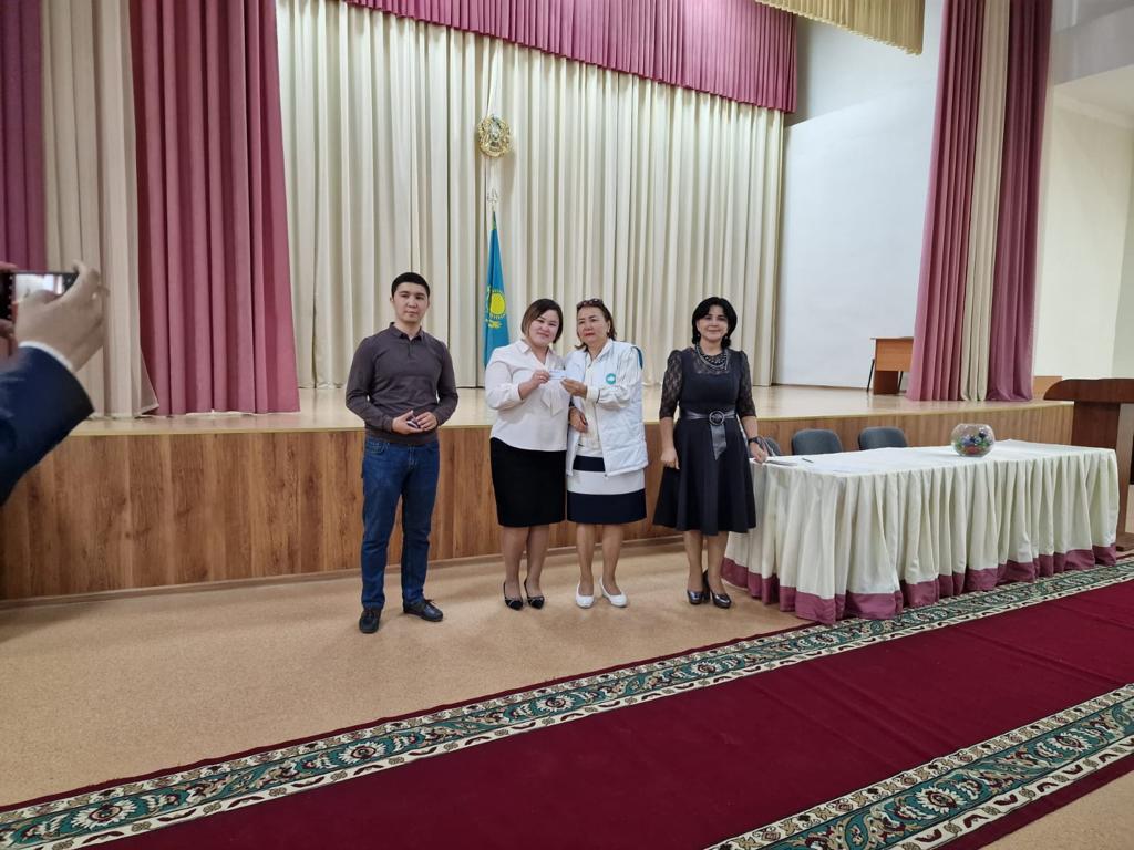 "Бірлік"  бастауыш партия ұйымының мүшелеріне "АМАНАТ"  партиясының партиялық билеттерін табыстады