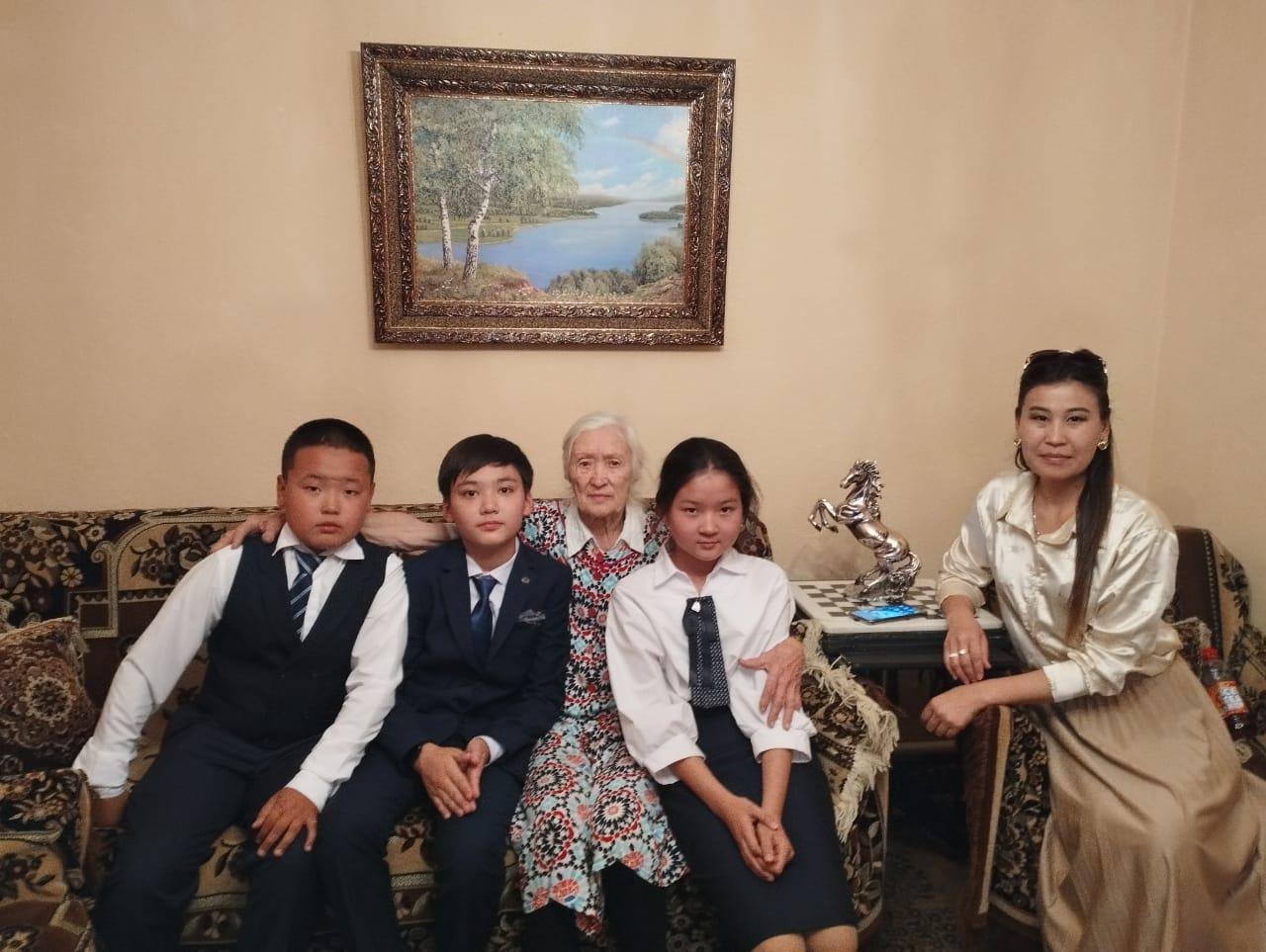 "Қарты бар үйдің қазынасы бар"