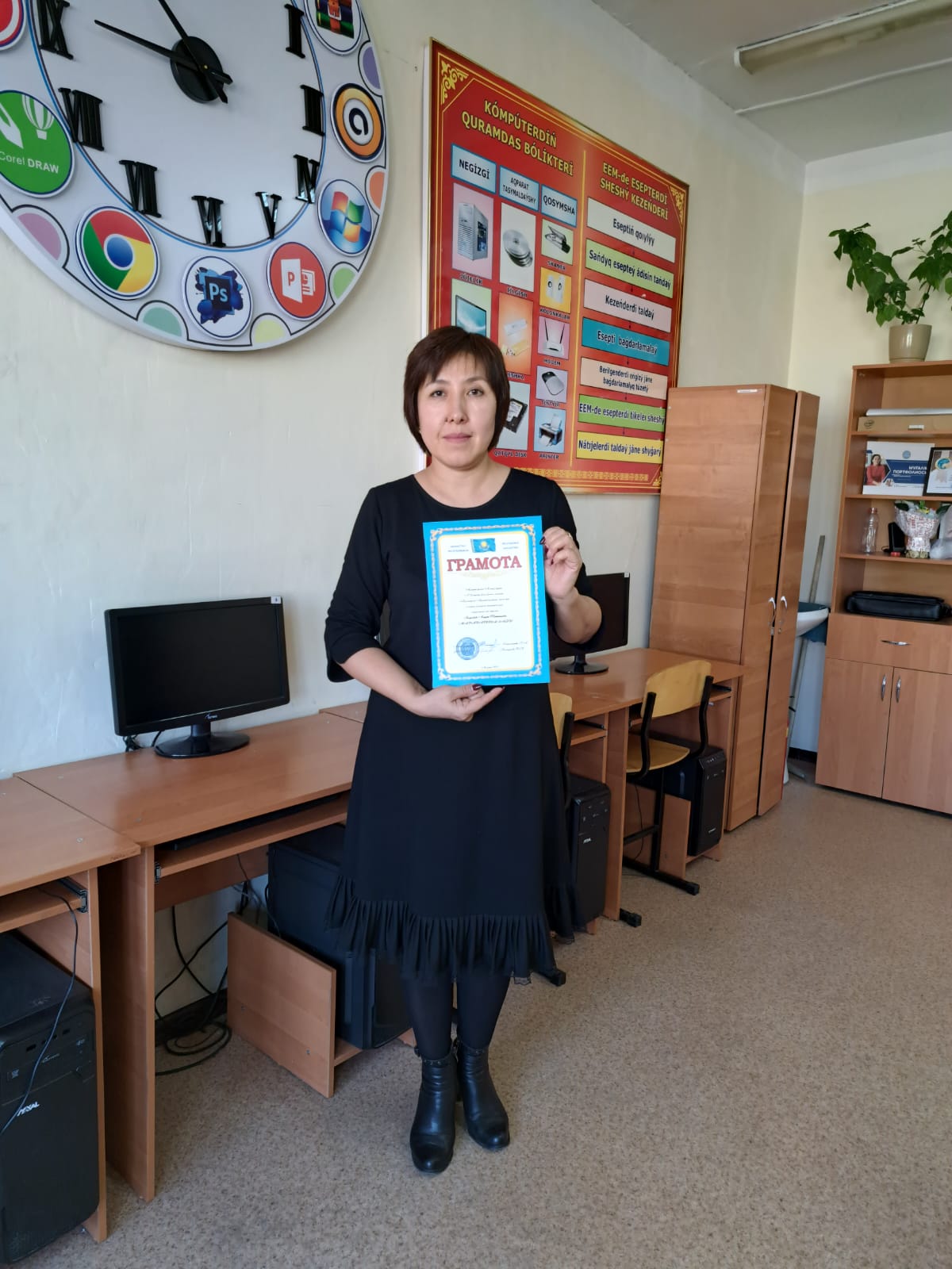 «Дүниежізілік Азаматтық қорғау» күніне орай үздік іс-шараларды ұйымдастырып,өткізген мұғалімдер мадақтамалармен марапатталды